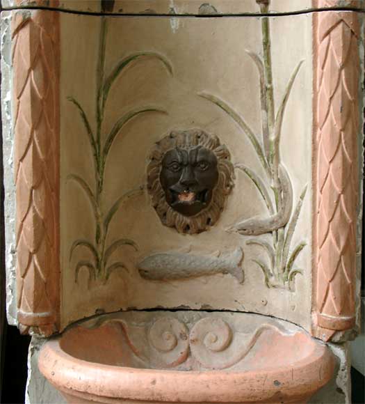 Antique Stone Fountain from Provence 18th century Antique Stone Fountain from Provence 18th century-2