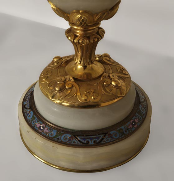 Beautiful antique paire of Onyx lamps with cloisonné enamels and gilded bronze with Sphinx decor Beautiful antique paire of Onyx lamps with cloisonné enamels and gilded bronze with Sphinx decor-4