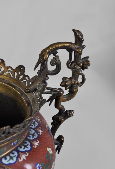 Ormolu mounted and red cloisonne enamel cache-pot Ormolu mounted and red cloisonne enamel cache-pot-3