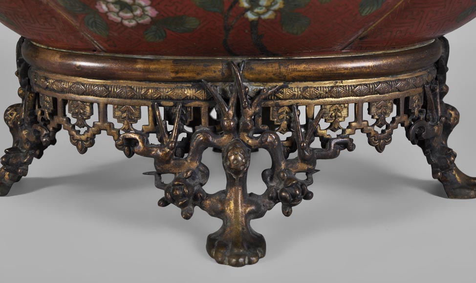 Ormolu mounted and red cloisonne enamel cache-pot Ormolu mounted and red cloisonne enamel cache-pot-4