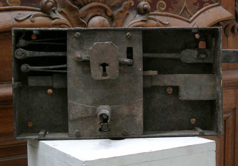 18th century lock. 18th century lock.-5