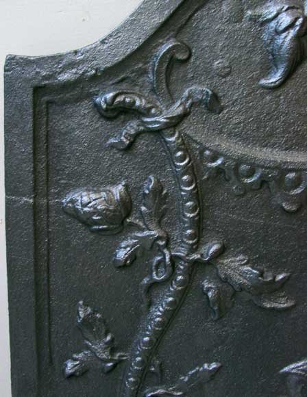 Fireback with chinese decoration. Fireback with chinese decoration.-1