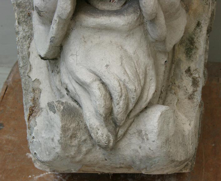 Antique keystone in sculpted stone Antique keystone in sculpted stone-2