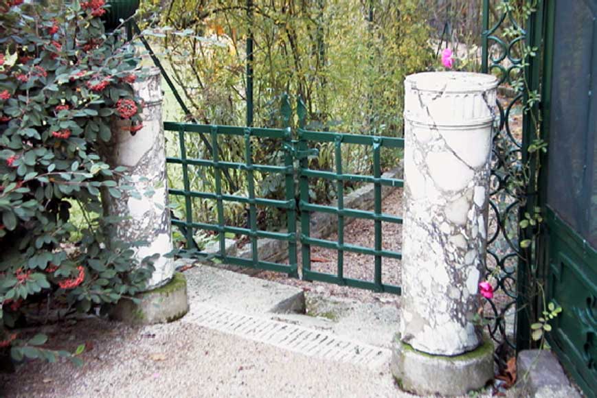 Pair of marble columns Pair of marble columns-1