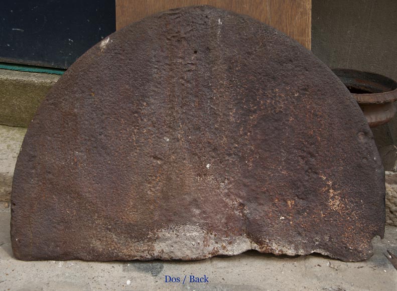 Beautiful antique 16th century cast iron fireback Beautiful antique 16th century cast iron fireback-5