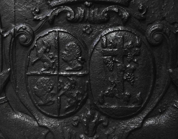 Antique cast iron fireback with wedding coat of arms of Gilles Brunet, Marquis of la Palisse, and Françoise-Suzanne Bignon Antique cast iron fireback with wedding coat of arms of Gilles Brunet, Marquis of la Palisse, and Françoise-Suzanne Bignon-1