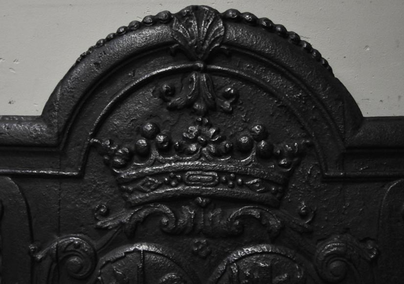 Antique cast iron fireback with wedding coat of arms of Gilles Brunet, Marquis of la Palisse, and Françoise-Suzanne Bignon Antique cast iron fireback with wedding coat of arms of Gilles Brunet, Marquis of la Palisse, and Françoise-Suzanne Bignon-3