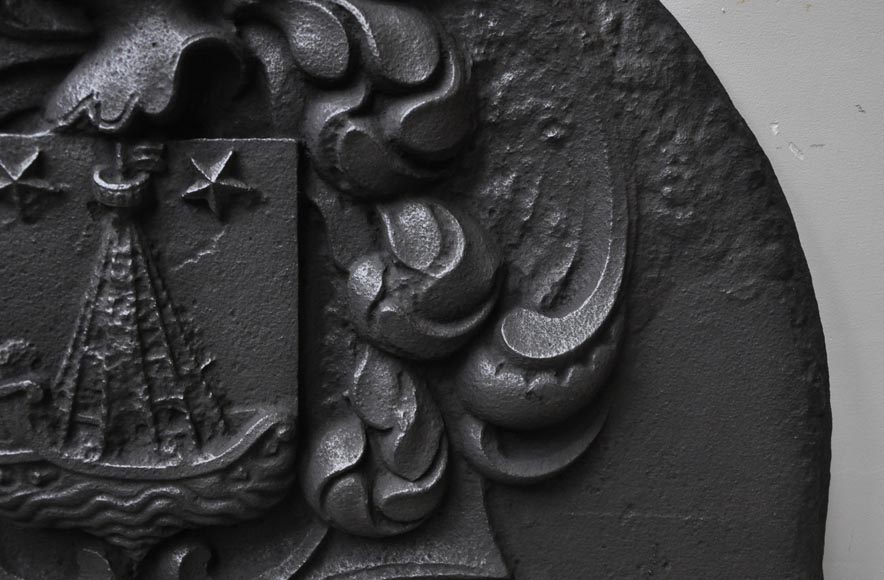 Beautiful curved cast iron fireback with Paris coat of Arms Beautiful curved cast iron fireback with Paris coat of Arms-5