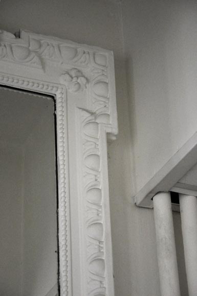 Antique Louis XVI style pier glass with quiver and flowers decor Antique Louis XVI style pier glass with quiver and flowers decor-3