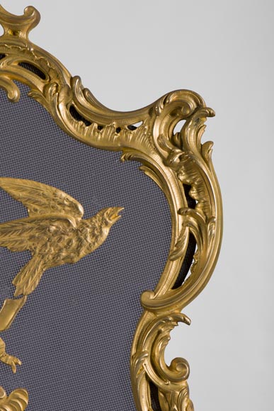 Antique Louis XV style firescreen in gilt bronze with birds and music instruments decoration Antique Louis XV style firescreen in gilt bronze with birds and music instruments decoration-5