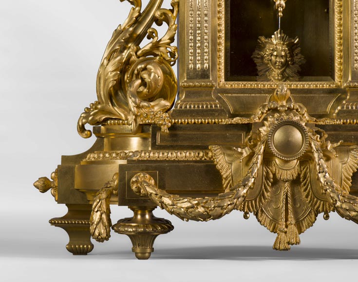 Important Louis XVI style gilt bronze clock with solar mask, Napoleon 3 period Important Louis XVI style gilt bronze clock with solar mask, Napoleon 3 period-2