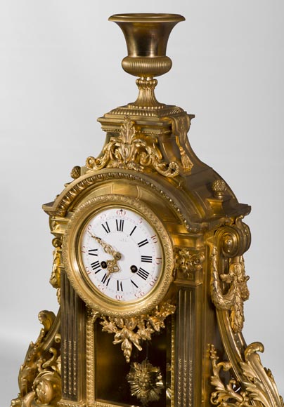 Important Louis XVI style gilt bronze clock with solar mask, Napoleon 3 period Important Louis XVI style gilt bronze clock with solar mask, Napoleon 3 period-6