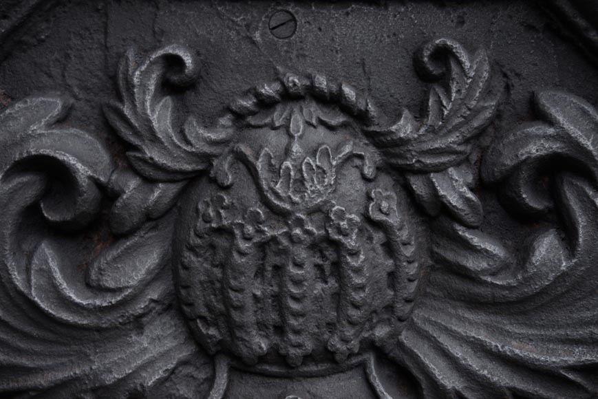 Antique 18th-century fireback with the coat of arms of the Fontaine de Biré family Antique 18th-century fireback with the coat of arms of the Fontaine de Biré family-2