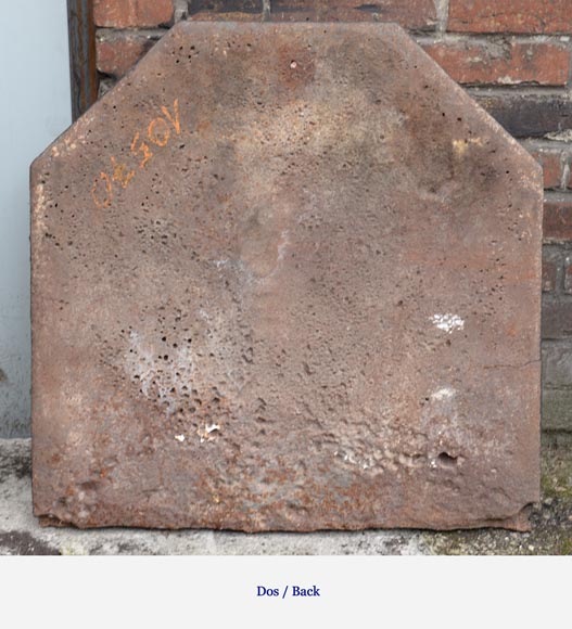 Antique 18th-century fireback with the coat of arms of the Fontaine de Biré family Antique 18th-century fireback with the coat of arms of the Fontaine de Biré family-6