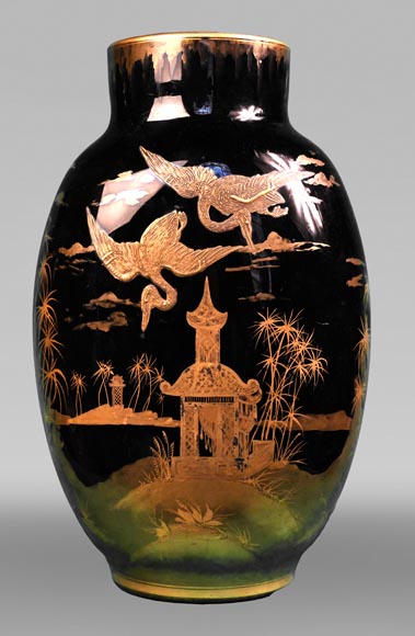 Cristalleries du Val Saint-Lambert, Pair of vases with a Japanese landscape, circa 1880 Cristalleries du Val Saint-Lambert, Pair of vases with a Japanese landscape, circa 1880-2
