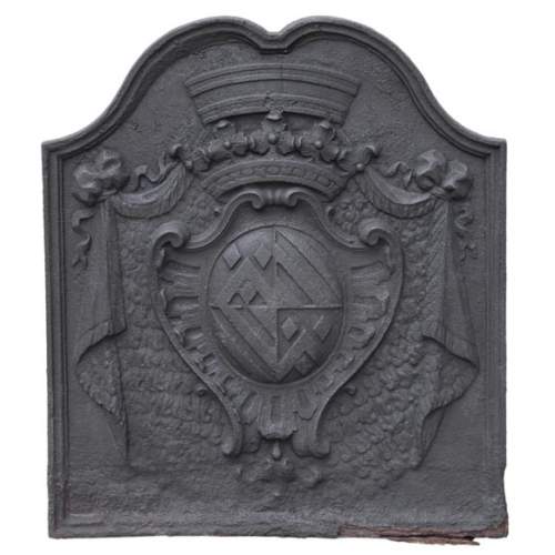 Beautiful antique cast iron fireback with the Fyot family coat of arms, 18th century