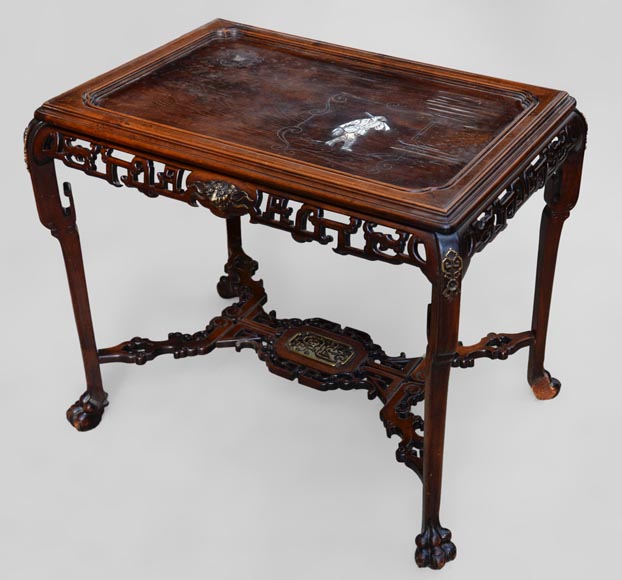 Japanese style table, openwork wooden friezes, top decorated with a japanese hunter Japanese style table, openwork wooden friezes, top decorated with a japanese hunter-0