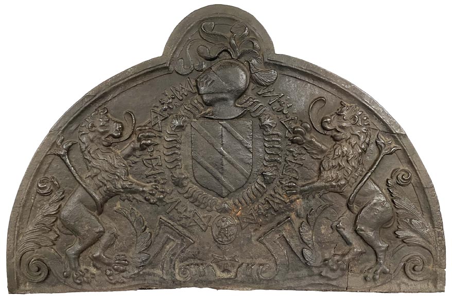 Cast iron fireback with Pellet de Fretinville family coat of arms, 16th century Cast iron fireback with Pellet de Fretinville family coat of arms, 16th century-0