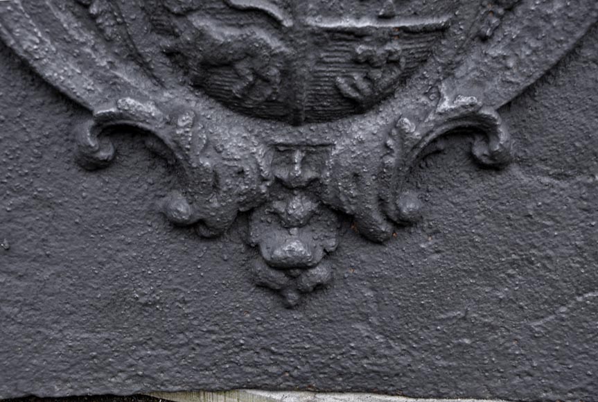 Antique cast iron fireback with the Joly family coat of arms, 18th century Antique cast iron fireback with the Joly family coat of arms, 18th century -4