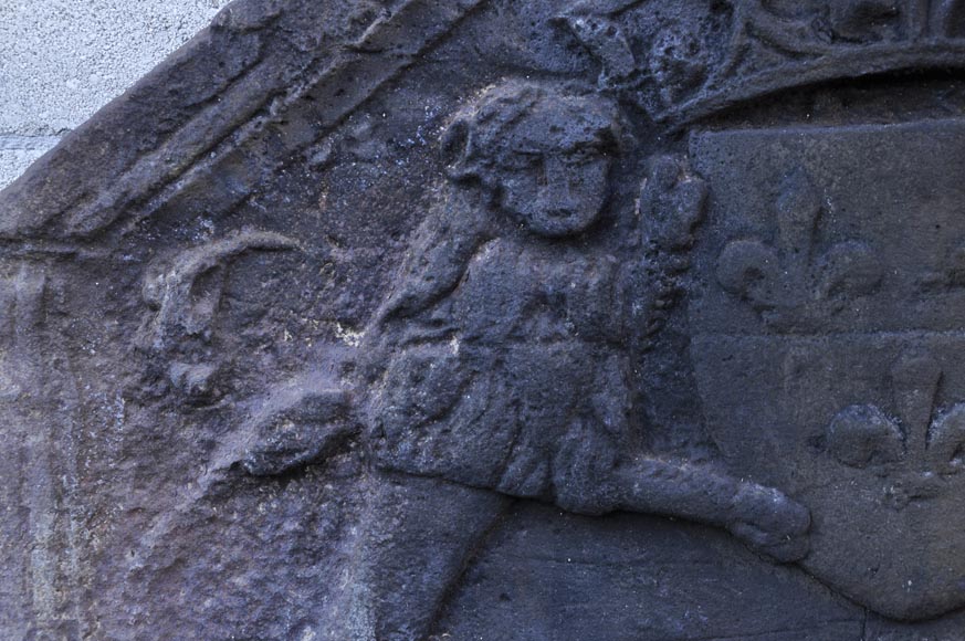 Antique fireback with French coat of arms and lions, 17th century Antique fireback with French coat of arms and lions, 17th century-2