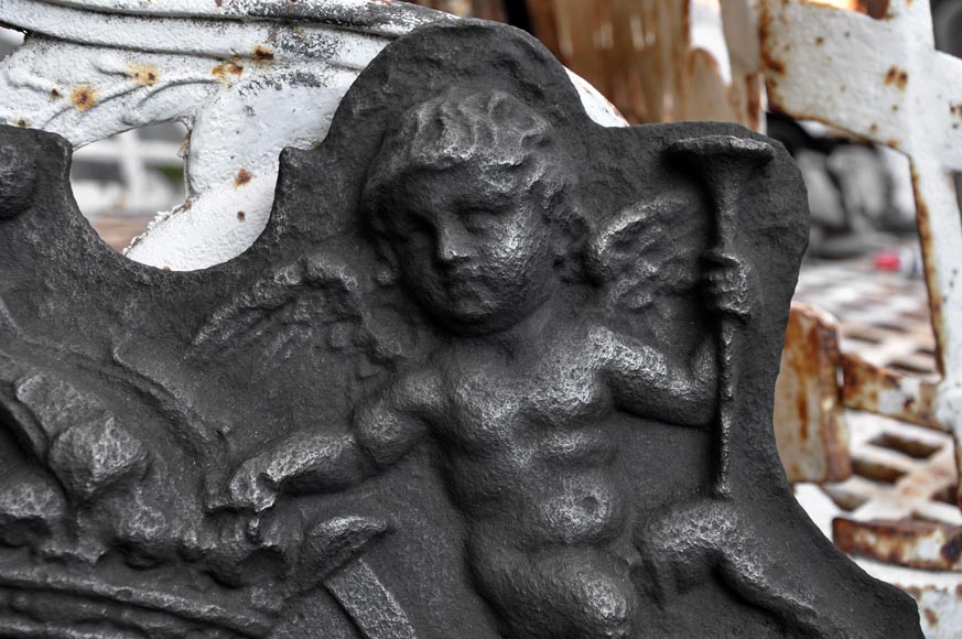 Antique fireback with French coat of arms and rich decor with cupids, 17th century Antique fireback with French coat of arms and rich decor with cupids, 17th century-4