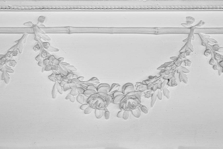 An antique large trumeau with garlands of flowers An antique large trumeau with garlands of flowers-2