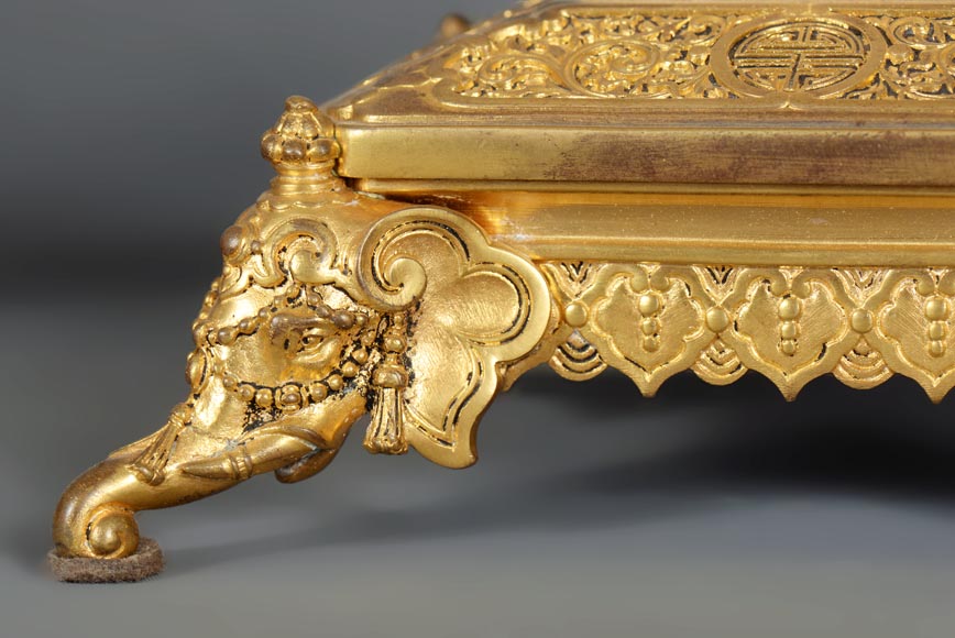 Ferdinand BARBEDIENNE (attributed to) - Gilded bronze set clock in the taste of Japan Ferdinand BARBEDIENNE (attributed to) - Gilded bronze set clock in the taste of Japan-9