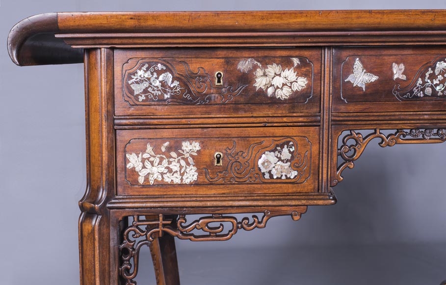 Maison des Bmbous Alfred PERRET and Ernest VIBERT (attributed to) - Japanese flat desk with mother-of-pearl and ivory decoration Maison des Bmbous Alfred PERRET and Ernest VIBERT (attributed to) - Japanese flat desk with mother-of-pearl and ivory decoration-3