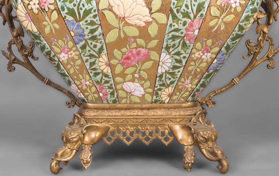 Ignac FISCHER - Chinese style jardiniere, in earthenware and gilded bronze Ignac FISCHER - Chinese style jardiniere, in earthenware and gilded bronze-6