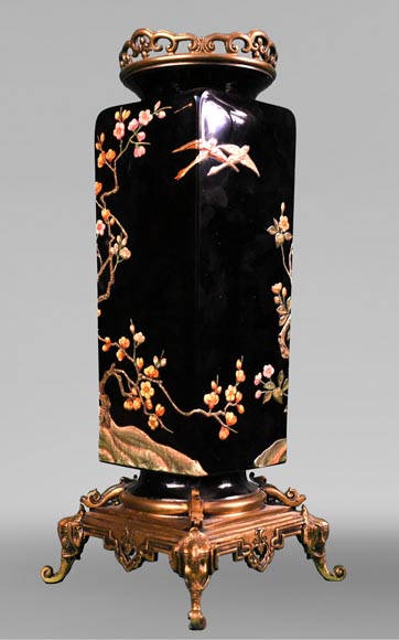 BACCARAT, Pair of vases with Japanese decoration of flowering trees and birds, circa 1880 BACCARAT, Pair of vases with Japanese decoration of flowering trees and birds, circa 1880-2