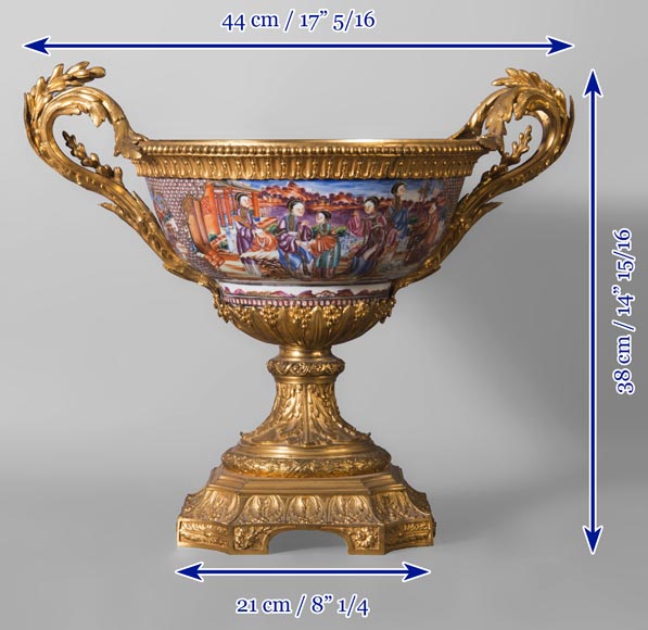 Canton porcelain cup with a beautiful gilt bronze mount, 19th century Canton porcelain cup with a beautiful gilt bronze mount, 19th century-14
