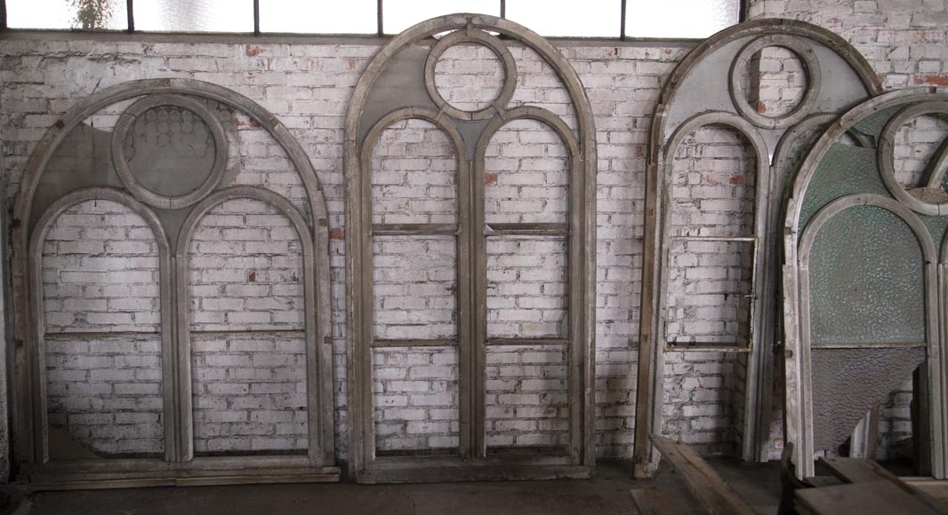 Arched wooden window frames and coloured glass Arched wooden window frames and coloured glass-2