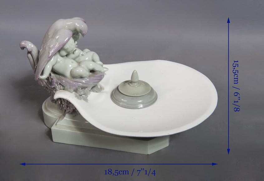 Sèvres Porcelain inkwell decorated with putti protected by a dove Sèvres Porcelain inkwell decorated with putti protected by a dove-8