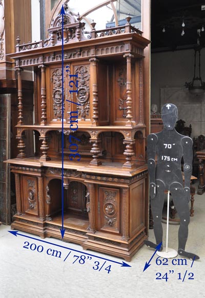 Large Neo-Renaissance style buffet in carved walnut with Louis XII and Francis I of France emblems-12