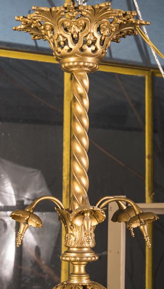 Beautiful antique Napoleon III style chandelier, with Putti carrying tulips Beautiful antique Napoleon III style chandelier, with Putti carrying tulips-2