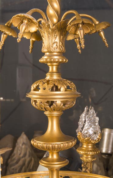 Beautiful antique Napoleon III style chandelier, with Putti carrying tulips Beautiful antique Napoleon III style chandelier, with Putti carrying tulips-3