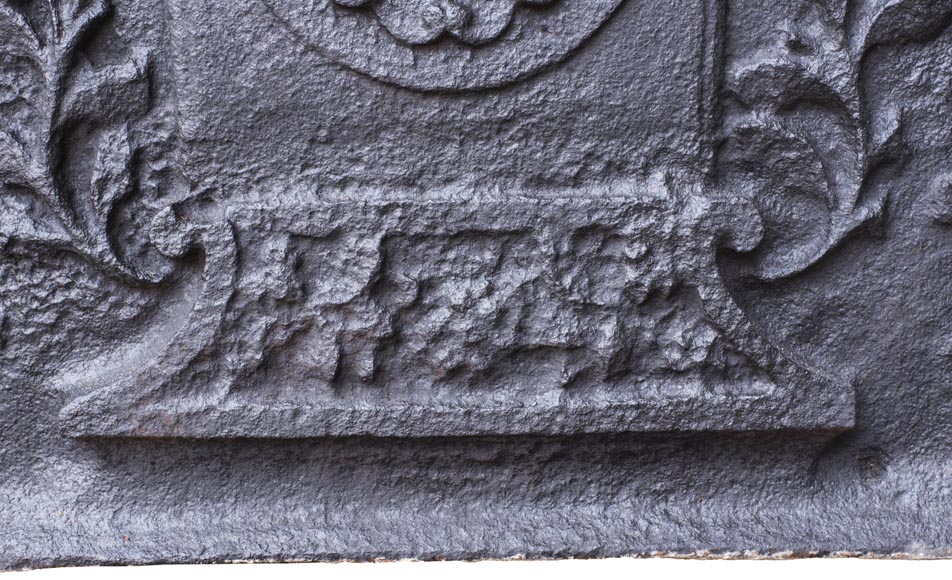 Fireback with La Porte-Mazarin family's coat of arms dated 1728 Fireback with La Porte-Mazarin family's coat of arms dated 1728-3