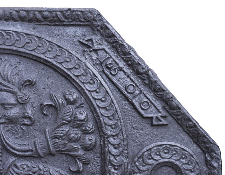 18th century fireback with French arms and lions 18th century fireback with French arms and lions-6