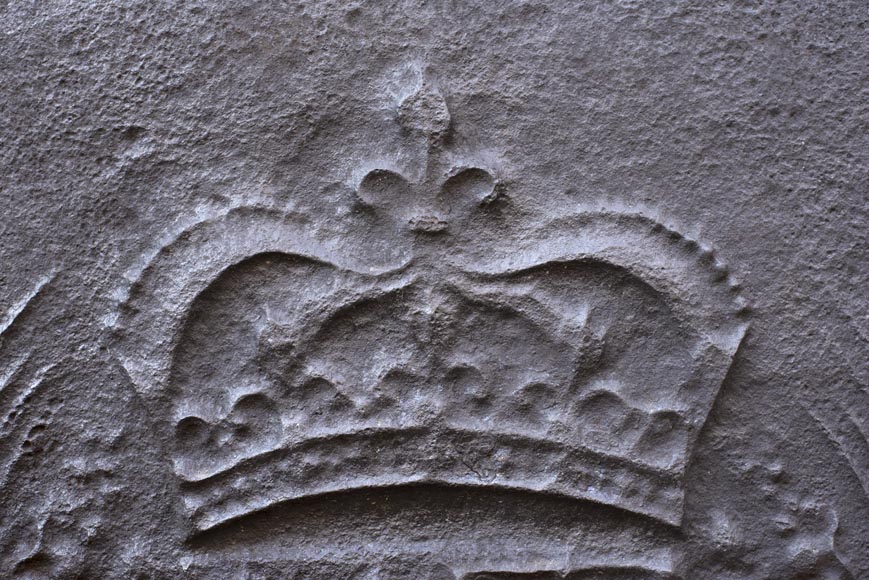 18th century fireback with French and Navarre arms 18th century fireback with French and Navarre arms-1