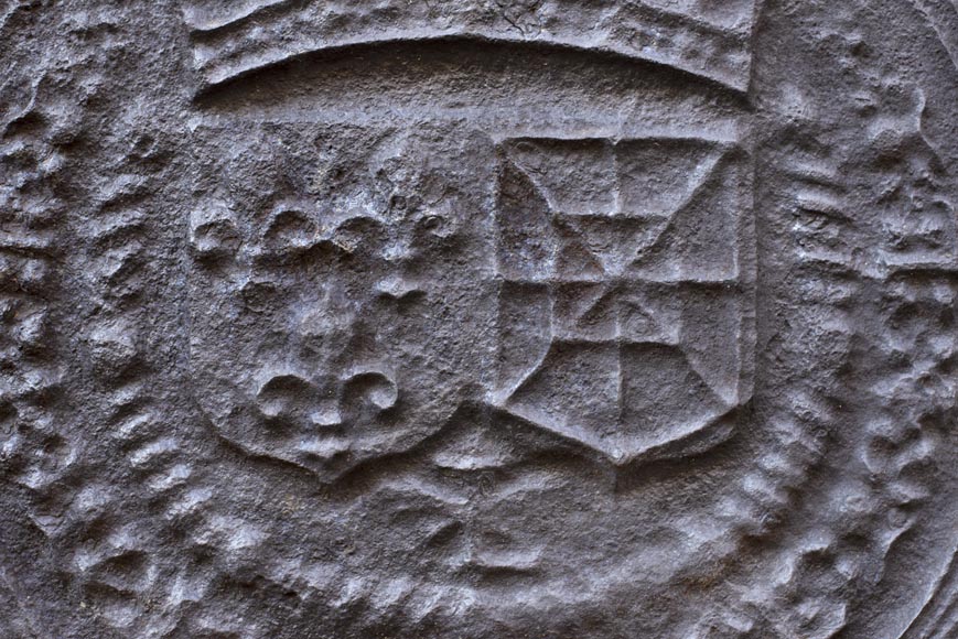 18th century fireback with French and Navarre arms 18th century fireback with French and Navarre arms-2