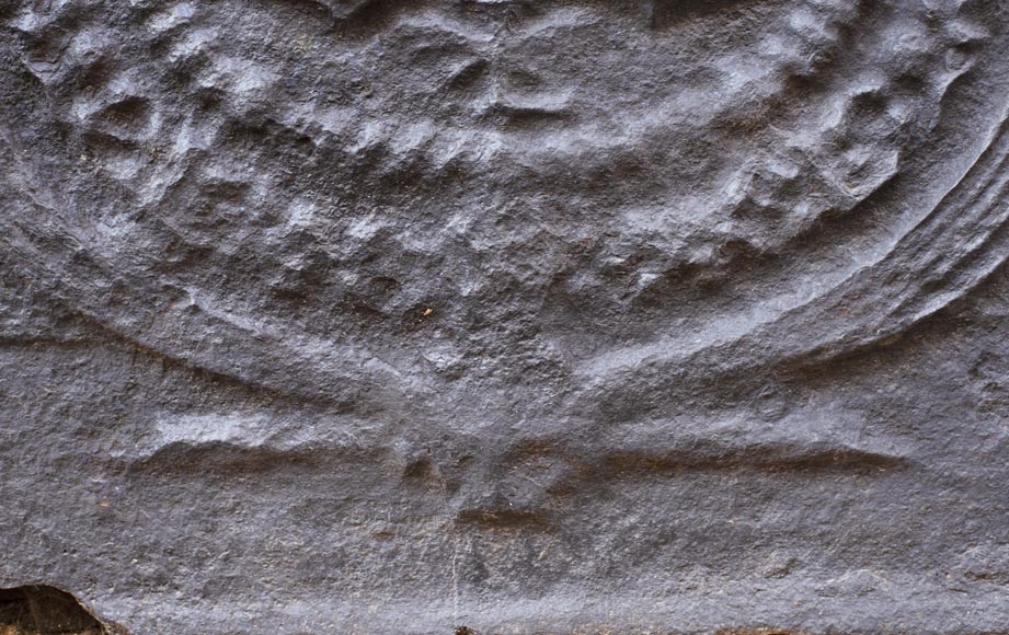 18th century fireback with French and Navarre arms 18th century fireback with French and Navarre arms-4