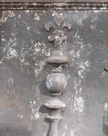 Large 18th century fireback with French arms Large 18th century fireback with French arms-2