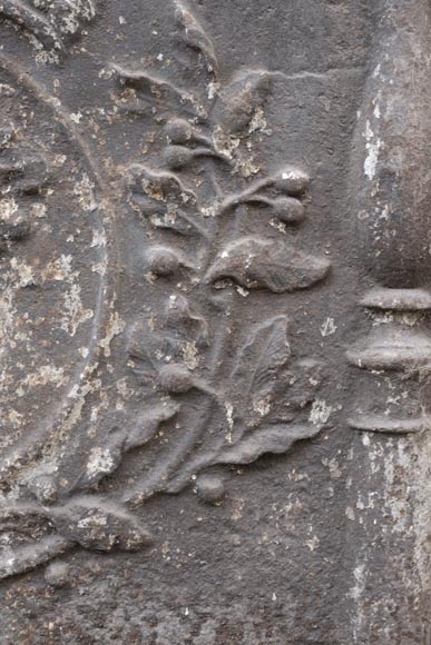 Large 18th century fireback with French arms Large 18th century fireback with French arms-5