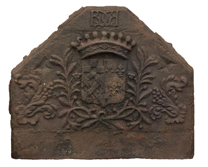 17th century fireback with the wedding coat of arms of René du Matz and Gilonne de la Marzelière 17th century fireback with the wedding coat of arms of René du Matz and Gilonne de la Marzelière-0