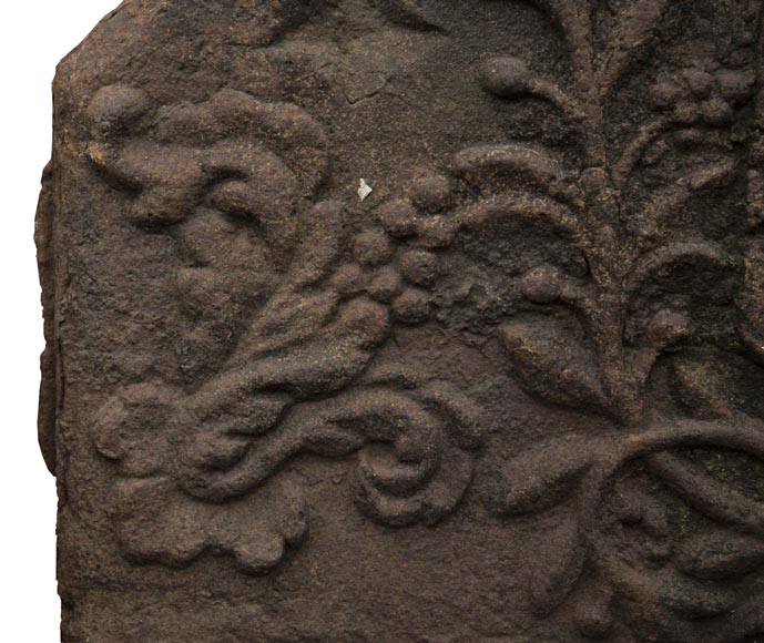 17th century fireback with the wedding coat of arms of René du Matz and Gilonne de la Marzelière 17th century fireback with the wedding coat of arms of René du Matz and Gilonne de la Marzelière-4