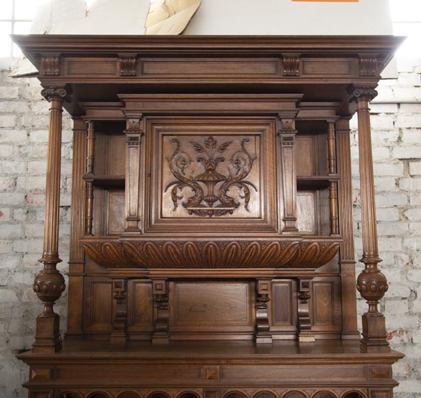 Neo-Renaissance style cupboard in walnut carved with portraits in medallions Neo-Renaissance style cupboard in walnut carved with portraits in medallions-1