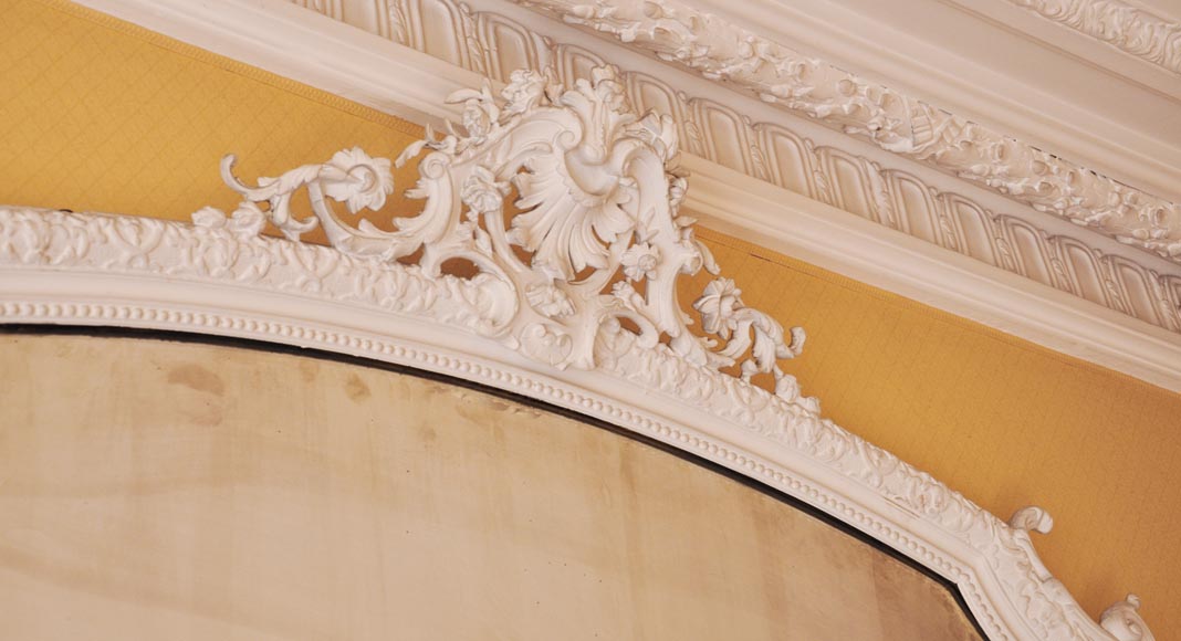 Antique Regency style trumeau with an openwork pediment adorned with a large shell Antique Regency style trumeau with an openwork pediment adorned with a large shell-2