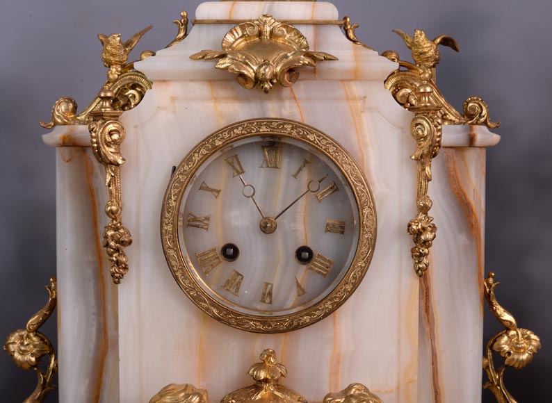 Napoleon III set clock in gilt bronze and onyx, circa 1860 Napoleon III set clock in gilt bronze and onyx, circa 1860-4