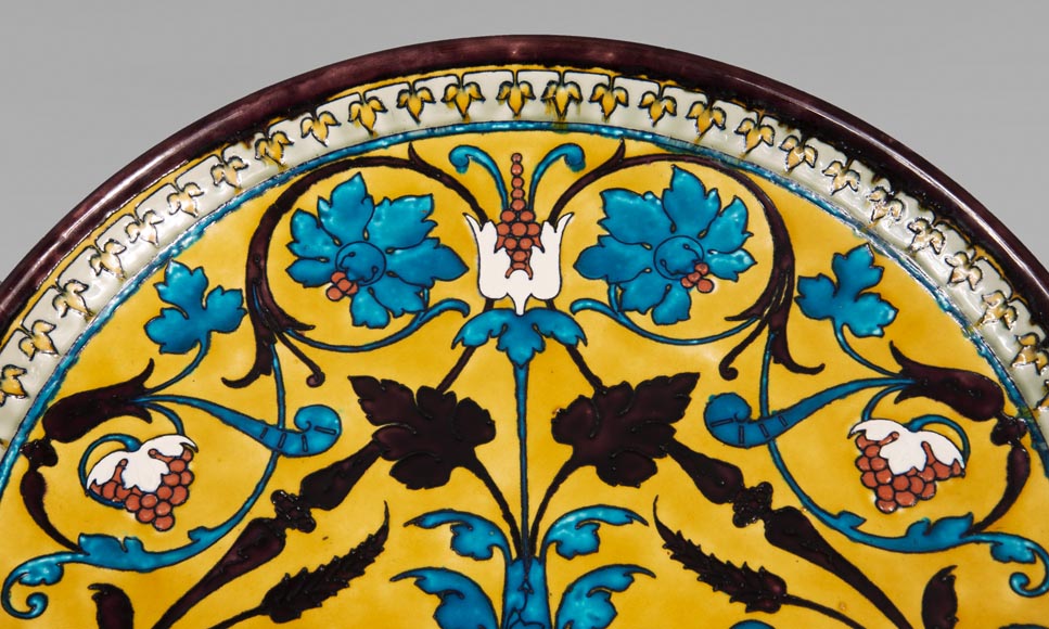 Théodore DECK (1823-1891) - Round ceramic dish with oriental decoration of a vase of flowers and foliage on yellow background Théodore DECK (1823-1891) - Round ceramic dish with oriental decoration of a vase of flowers and foliage on yellow background-1