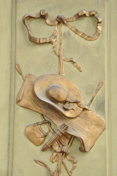 Beautiful antique Louis XVI style pier glass with basket decor and flowers in gilded stucco and green lacquer Beautiful antique Louis XVI style pier glass with basket decor and flowers in gilded stucco and green lacquer-5